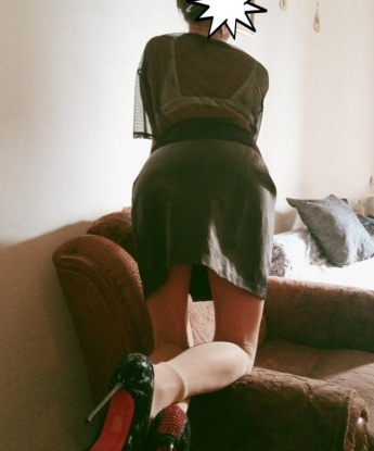 Мои услуги разнообразны и нацелены на твое полное удовлетворение.
🌹💋 Я могу стать твоей идеальной компаньонкой в любом месте. От дружеских встреч до горячих ночей - я готова предложить тебе все, что ты хочешь. Моя нежность будет обволакивать тебя, а мой опыт позволит нам насладиться каждым мгновением.
💯✨ Мои клиенты говорят, что я искусна в искусстве удовольствия. Я всегда уделяю внимание деталям и знаю, как подарить тебе незабываемые ощущения. Вы можете ознакомиться с моими отзывами и фото на моем профиле.
💌📸 Живу в Москве, где ты сможешь насладиться моим искусством. Не упусти шанс окунуться в мир страсти и удовольствия со мной. Сделай свои фантазии реальностью и приглашай меня для незабываемого опыта. Я жду тебя! 💋🔥 6155, 40 лет